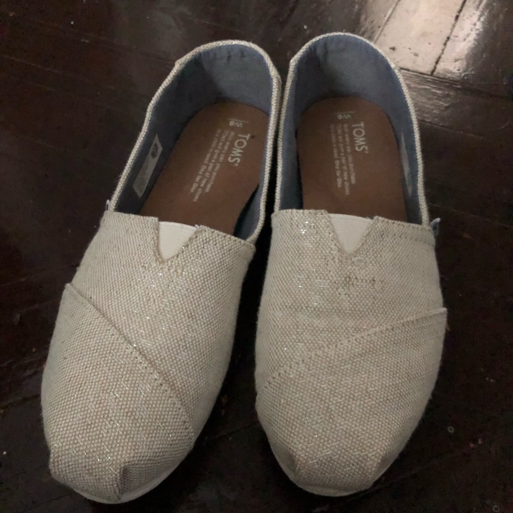 TOMS BEIGE SIZE 8